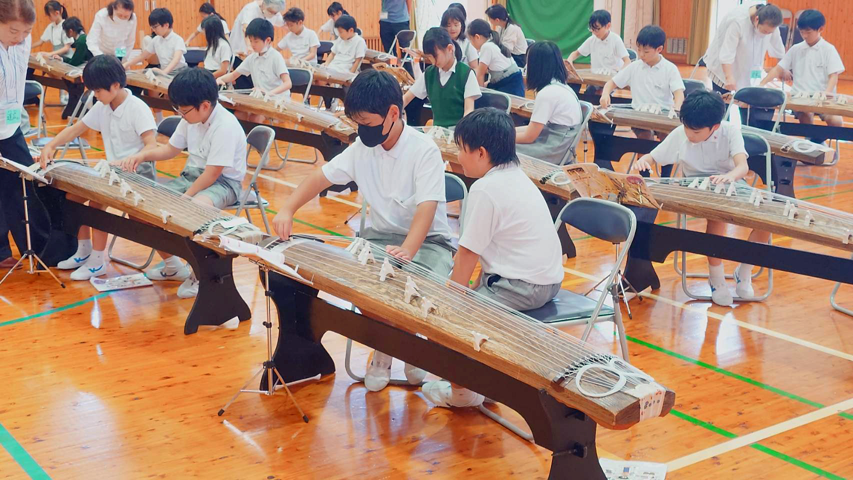 朝日塾小学校和楽器体験学習
